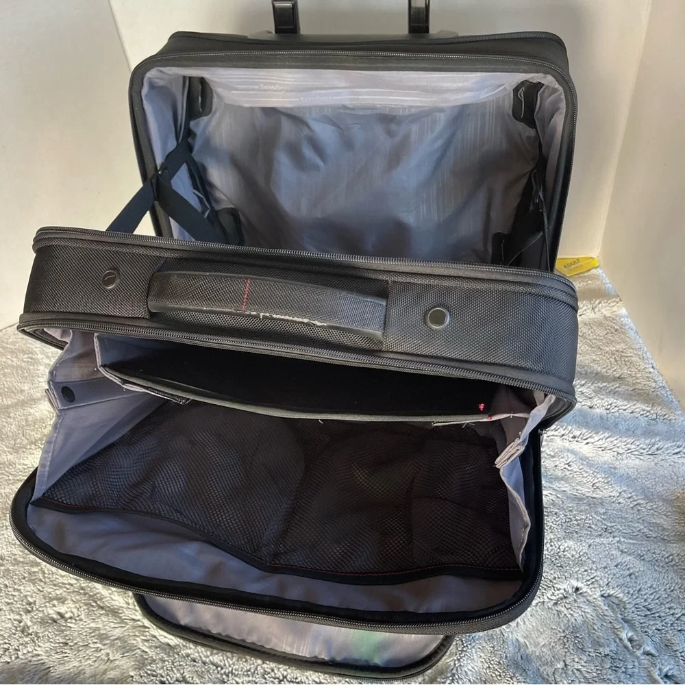 Samsonite used great